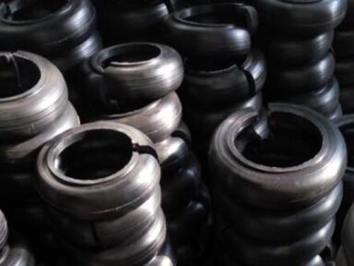 LA橡(xiang)膠輪(lun)胎體(ti)