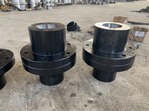 凸緣聯軸(zhou)器與夾(jia)殼聯軸(zhou)器比較